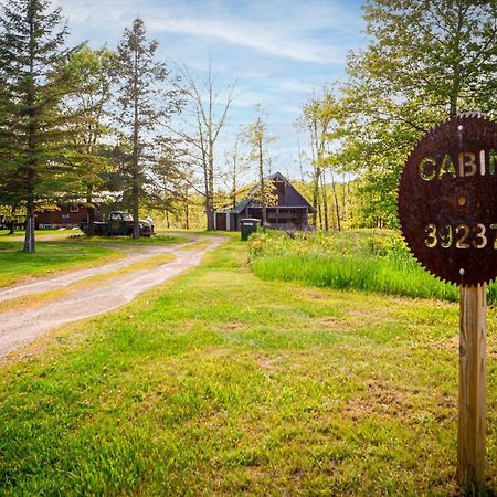 Cozy Cabin With Hottub At Cloverdale Cabins Hinckley Exterior photo