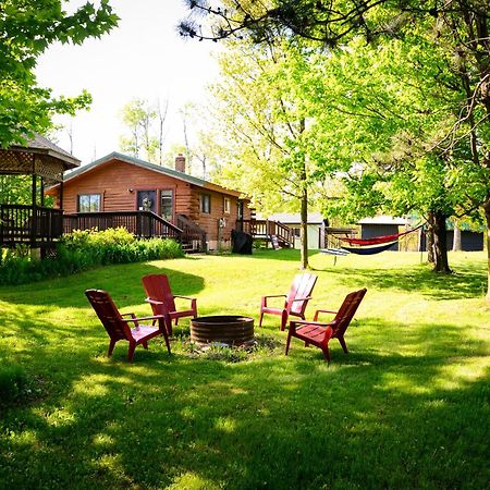 Cozy Cabin With Hottub At Cloverdale Cabins Hinckley Exterior photo