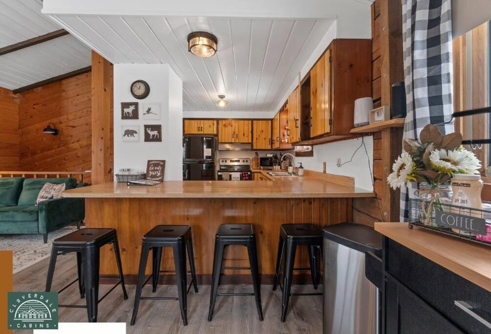 Cozy Cabin With Hottub At Cloverdale Cabins Hinckley Exterior photo
