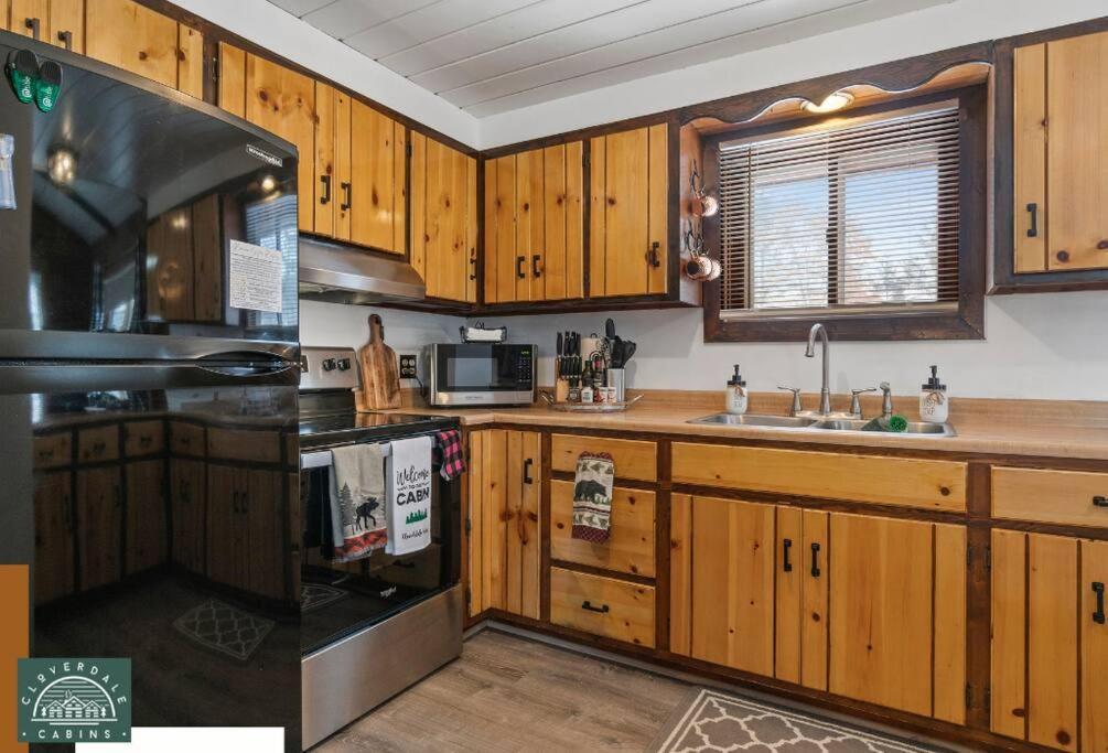 Cozy Cabin With Hottub At Cloverdale Cabins Hinckley Exterior photo