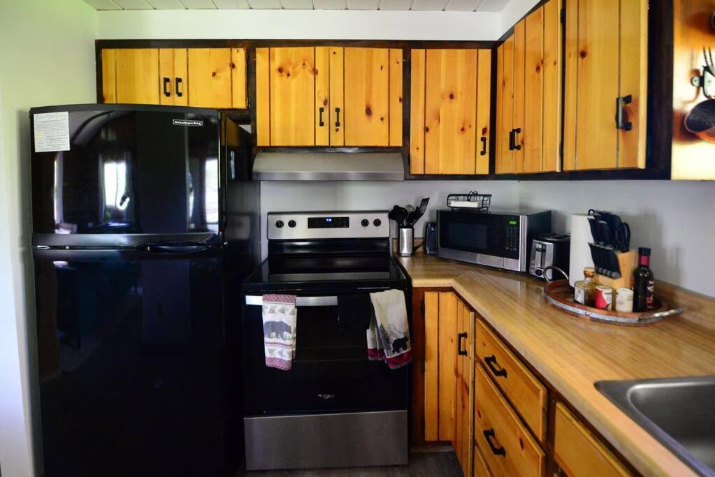 Cozy Cabin With Hottub At Cloverdale Cabins Hinckley Exterior photo