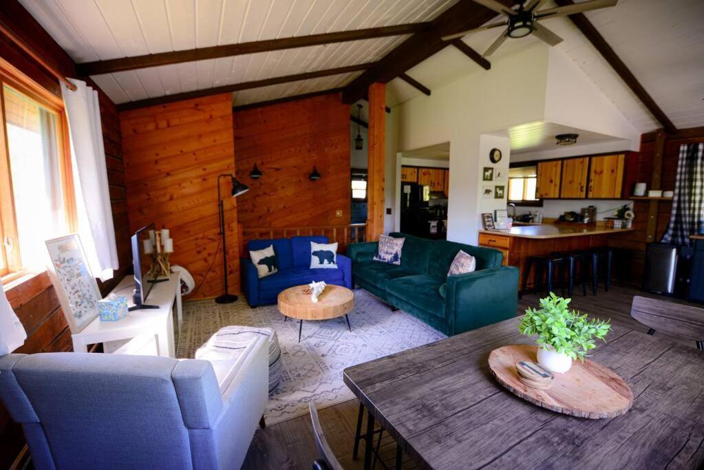 Cozy Cabin With Hottub At Cloverdale Cabins Hinckley Exterior photo