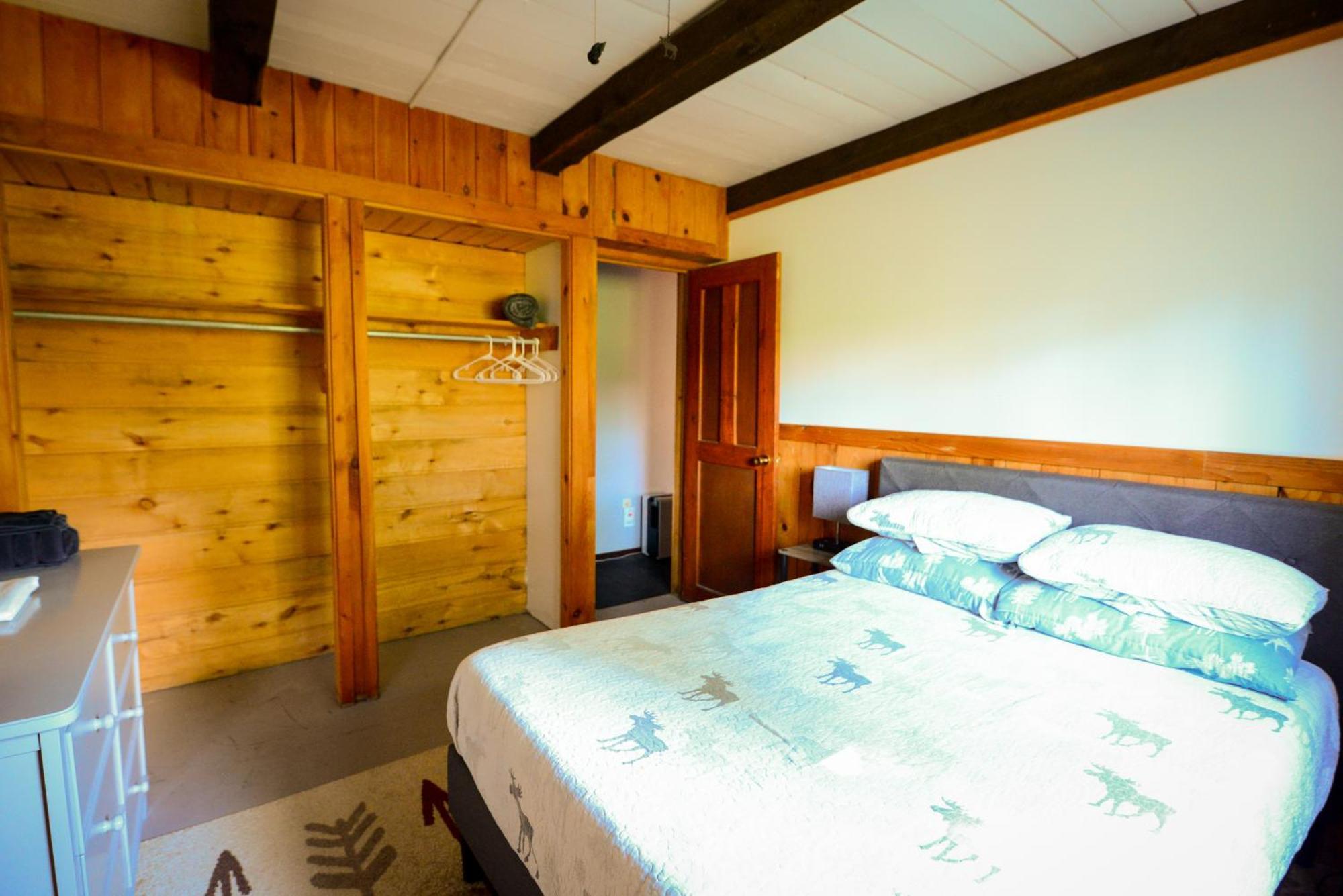 Cozy Cabin With Hottub At Cloverdale Cabins Hinckley Exterior photo