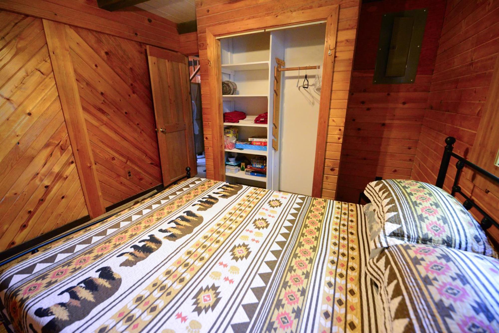 Cozy Cabin With Hottub At Cloverdale Cabins Hinckley Exterior photo