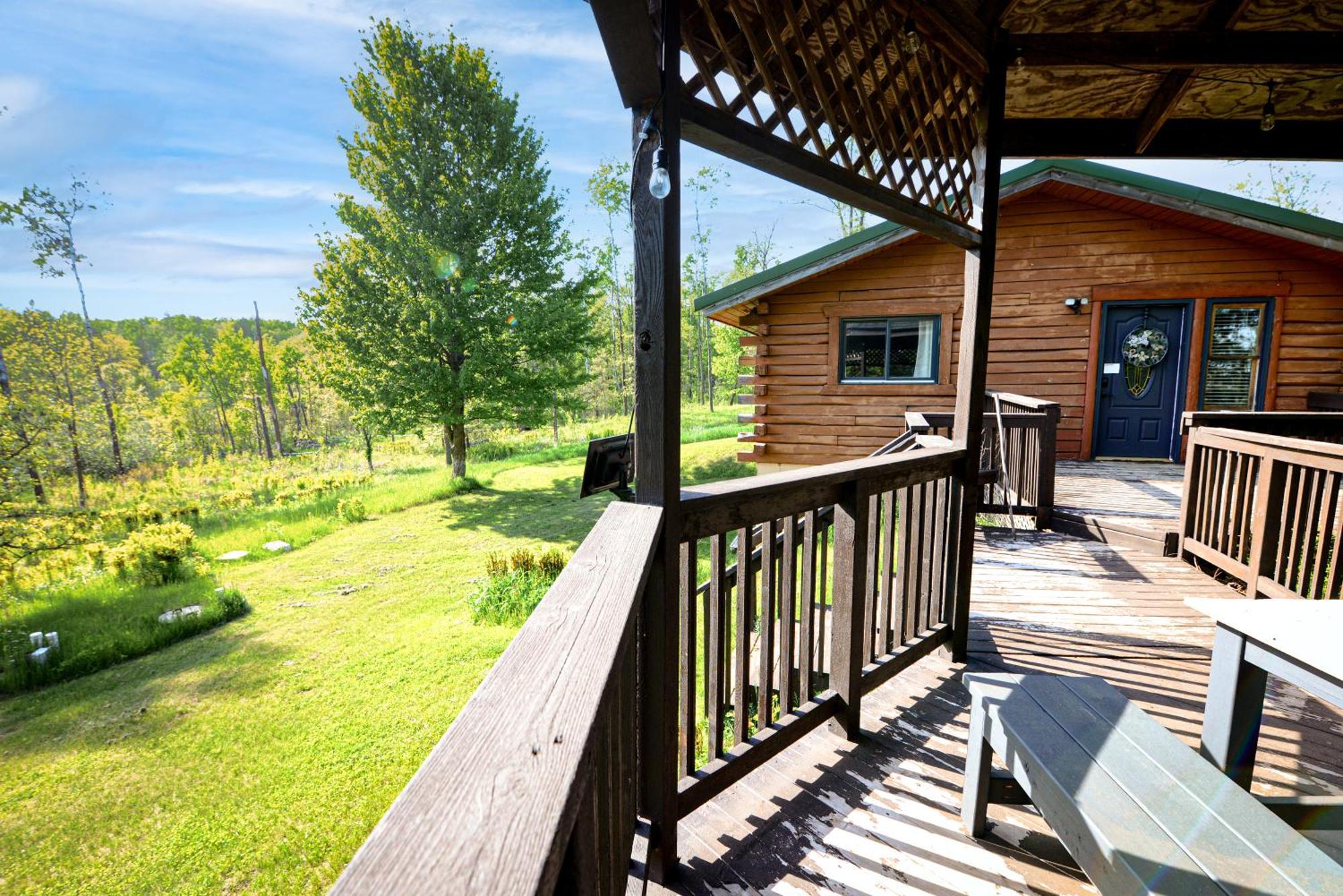 Cozy Cabin With Hottub At Cloverdale Cabins Hinckley Exterior photo